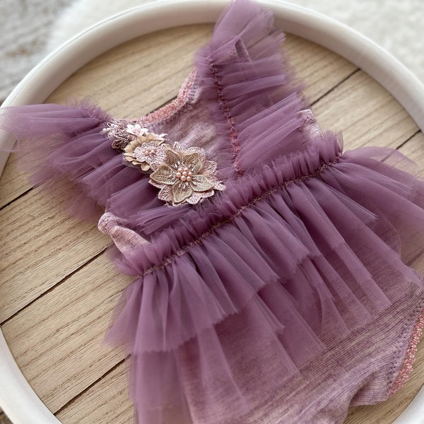 Tenue pour bébé nouveau-né, robe pour fille, accessoires photo pour nouveau-né, barboteuse pour bébé, barboteuse pour nouveau-né, barboteuse en dentelle violette, tenue de photographie pour nouveau-né avec jupe en tulle