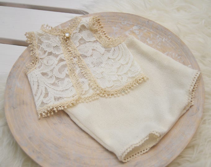 Newborn girl lace outfit photo prop: top & baby panties ivory lace photography prop boho baby clothes