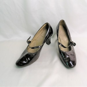 Vintage Black lacquer leather pumps round toe pumps Black Leather Shoes stacked heel  Made in the USSR