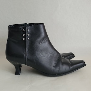 Vintage black leather ankle boots Rustic square toe kitten heels y2k footwear Size EU 37