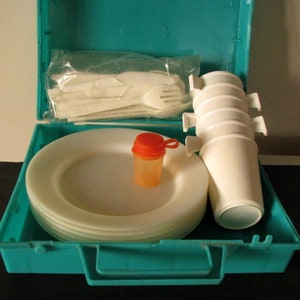 Reise Camping Picknick Set Angeln / Jagen / Tourist / Grüne Tasche mit Utensilien Set für 6 Personen 70er Jahre