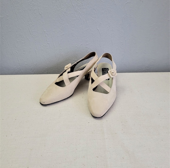 Vintage Beige Leather Slingback Heels 1990s, Pointed Toe Low Heel Pumps Women EU 37, Minimalist Neutral Shoes, Elegant Retro Slingbacks