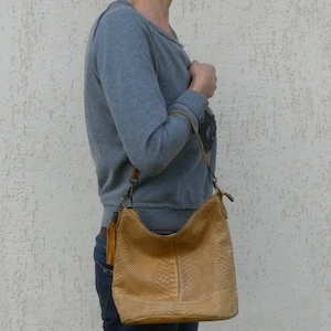 Vintage tan brown faux leather ladies Bag Shoulder croc purse retro bag
