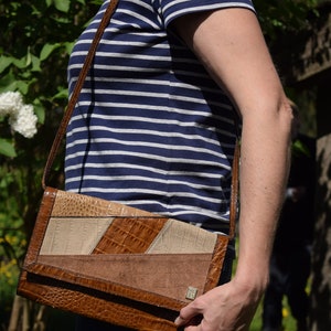 Vintage brown Mock Croc shoulder Bag with lion logo Faux Croc Skin Bag beige brown suede and patent leather Handbag women costume purse