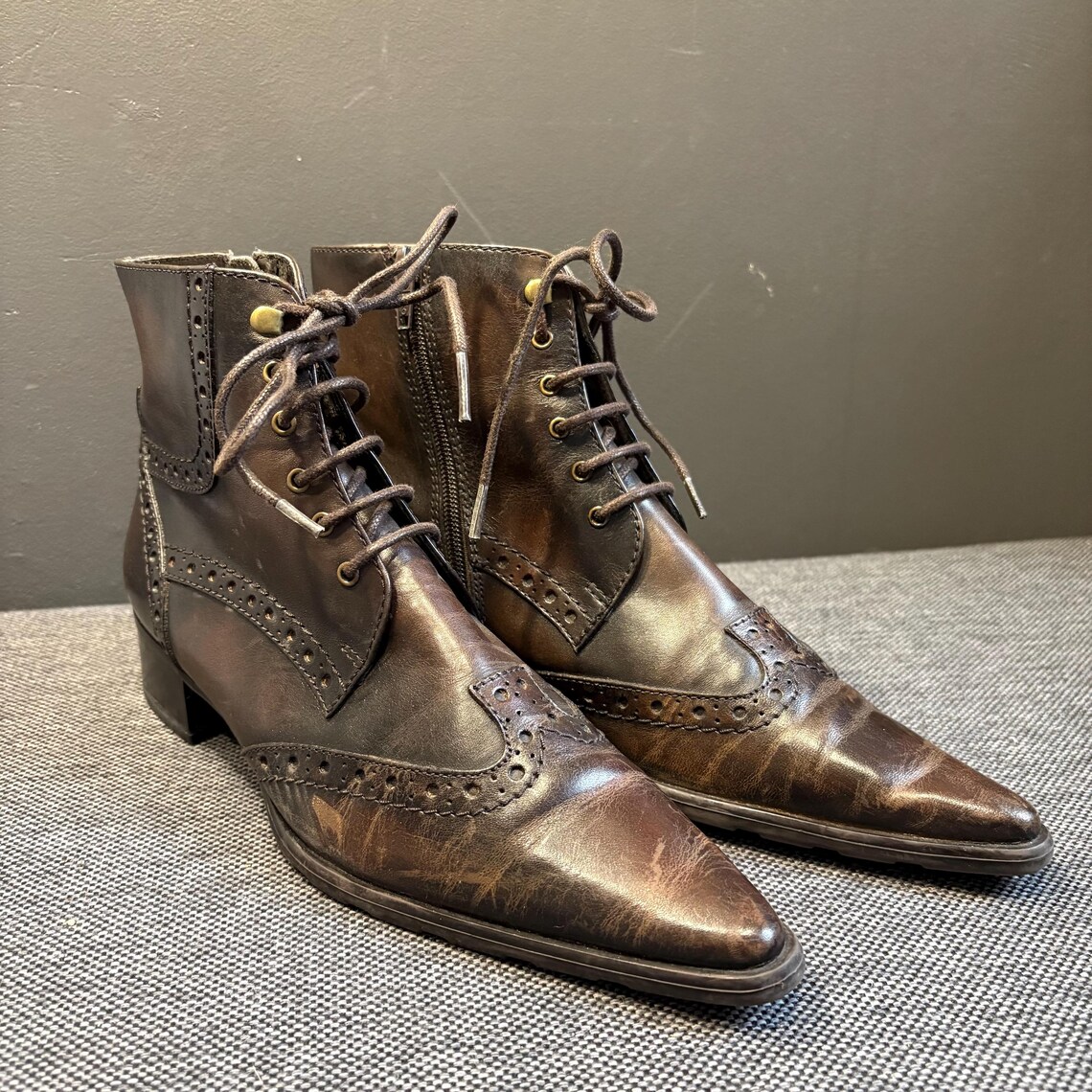 Vintage GORTZ 17 Brown Leather Oxford Brogue Ankle Boots: Dark Academia Style (38EU/7US), foto 2 di 5