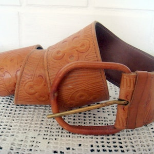 Genuine leather camel brown belt women tooled waistband from 70s, retro belt