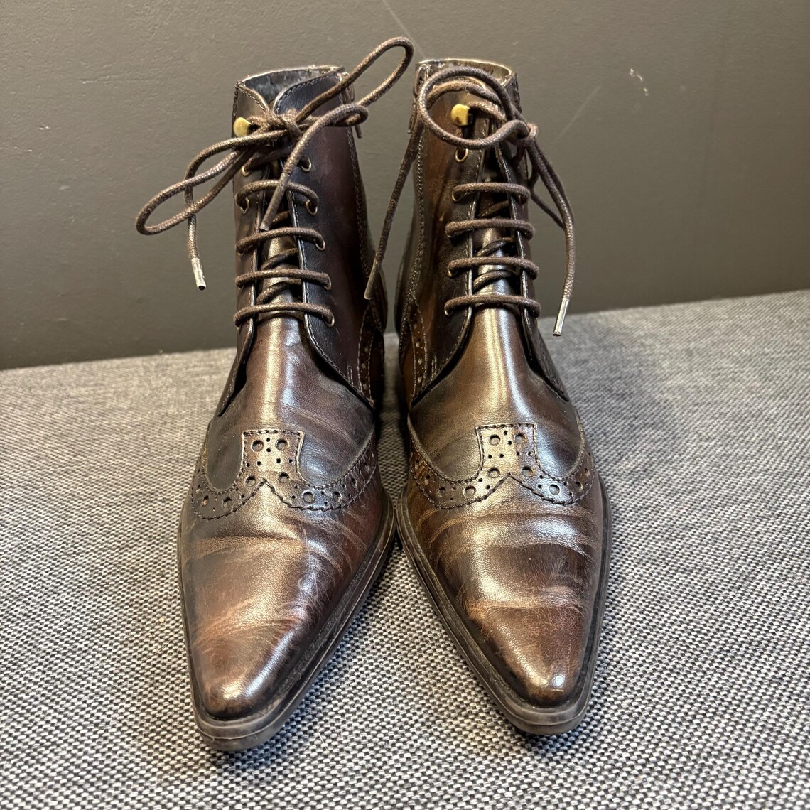 Vintage GORTZ 17 Brown Leather Oxford Brogue Ankle Boots: Dark Academia Style (38EU/7US), foto 3 di 5