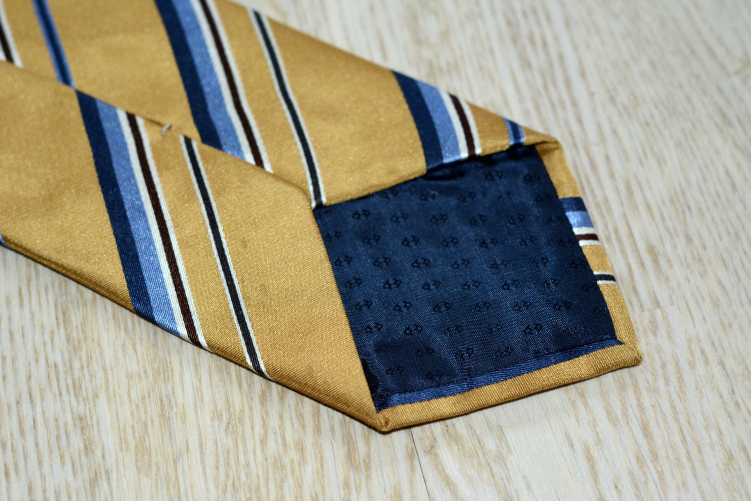 Cravate Football France Multicolore – Cadeau Sportif Homme – Microfibre Ajustable – Marque Three Rooker – Neuf Avec étiquettes