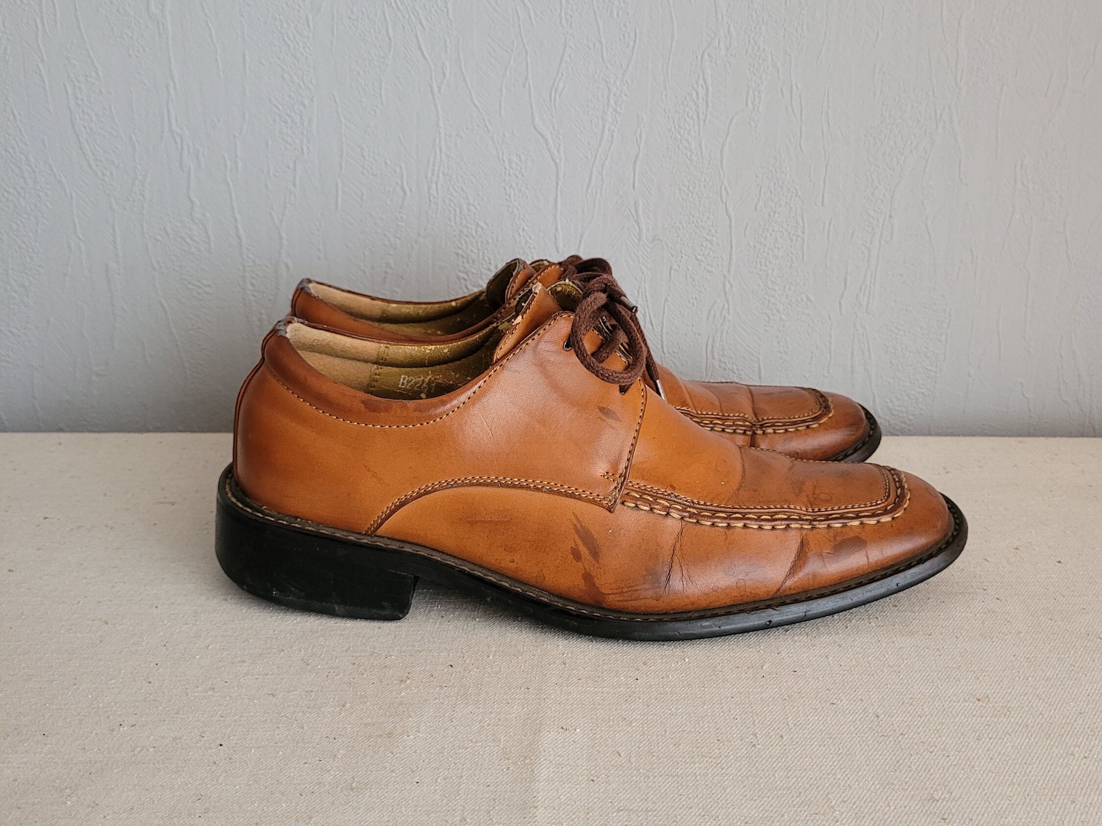 靴 OLD Parachoc rubber sole leather shoes OLD Parachoc rubber sole leather shoes
