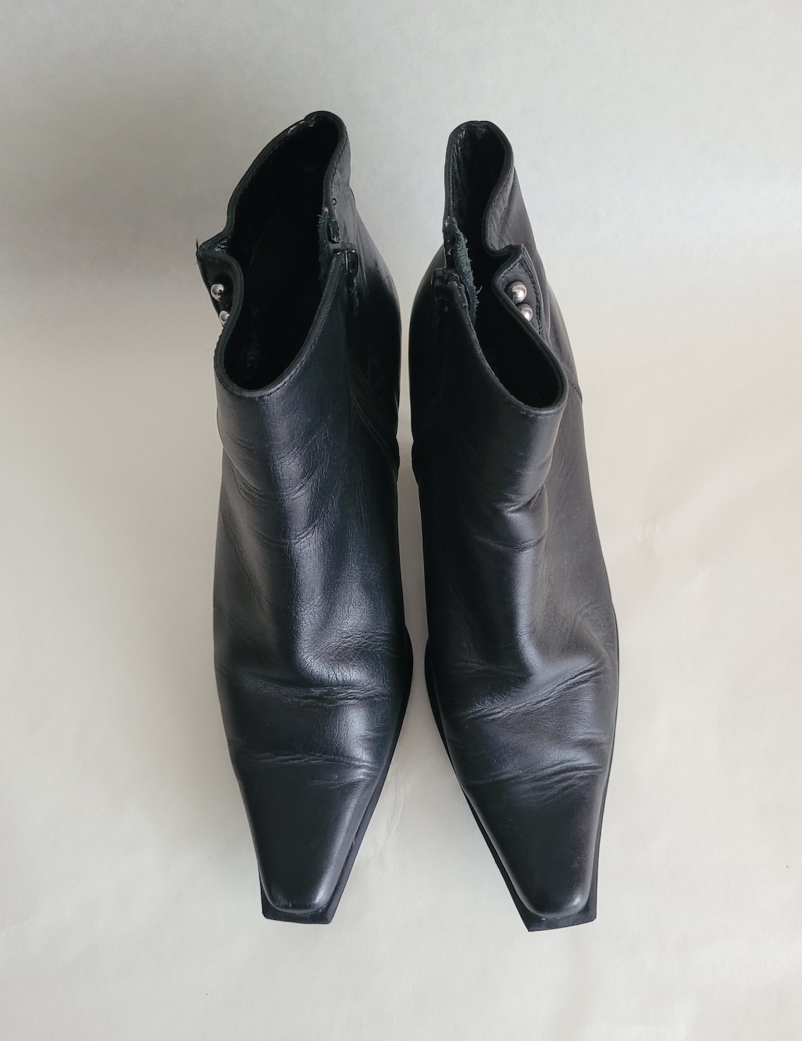 Vintage Black Leather Ankle Boots: Y2K Kitten Heels Pointy Square Toes (EU37/US6.5), foto 4 di 5