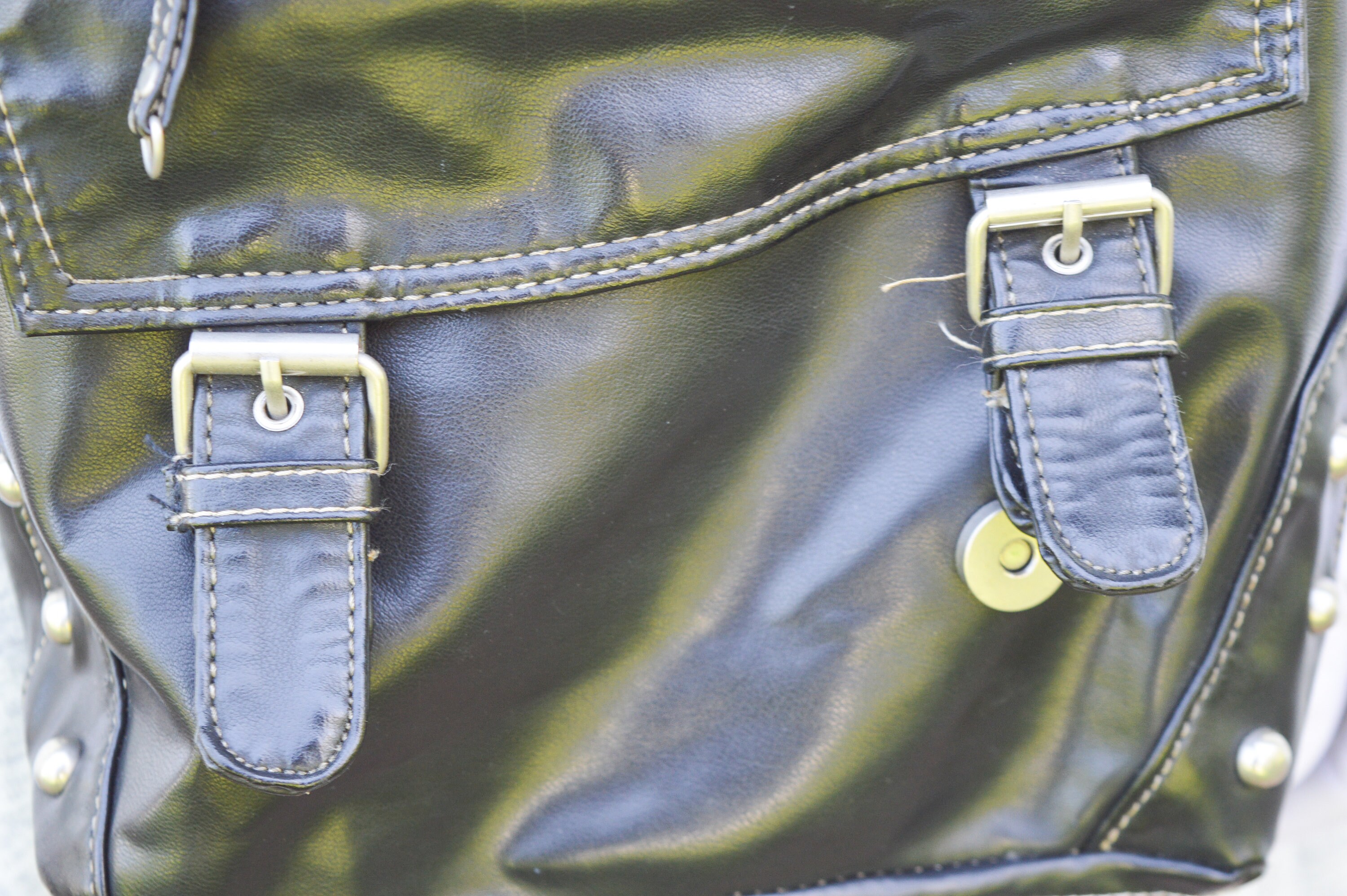 Vintage Soft Leather Flap Bag in Black | Zipper and Magnetic Vintage Soft Leather Flap Bag in Black | Zipper and Magnetic