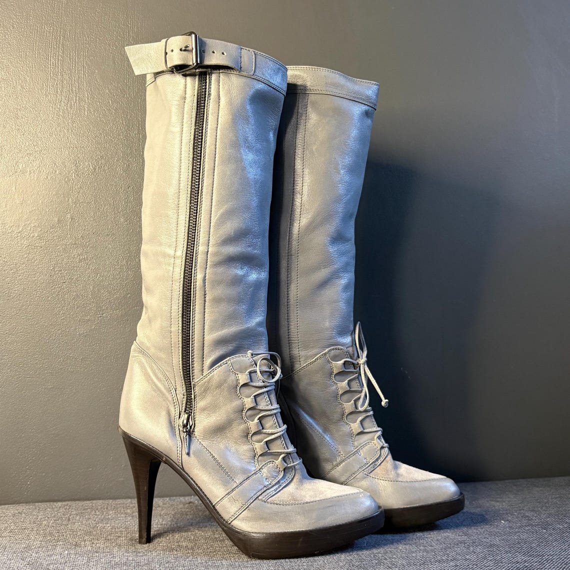 PINKO Gray Leather Knee High Boots, Italian Lace Up Stiletto Heel (38EU/7US), foto 1 di 5