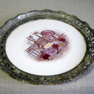 Old plate / Chinoiserie plaque metal shrinkages edges / Plate with beautiful colorful hand painted Geishas