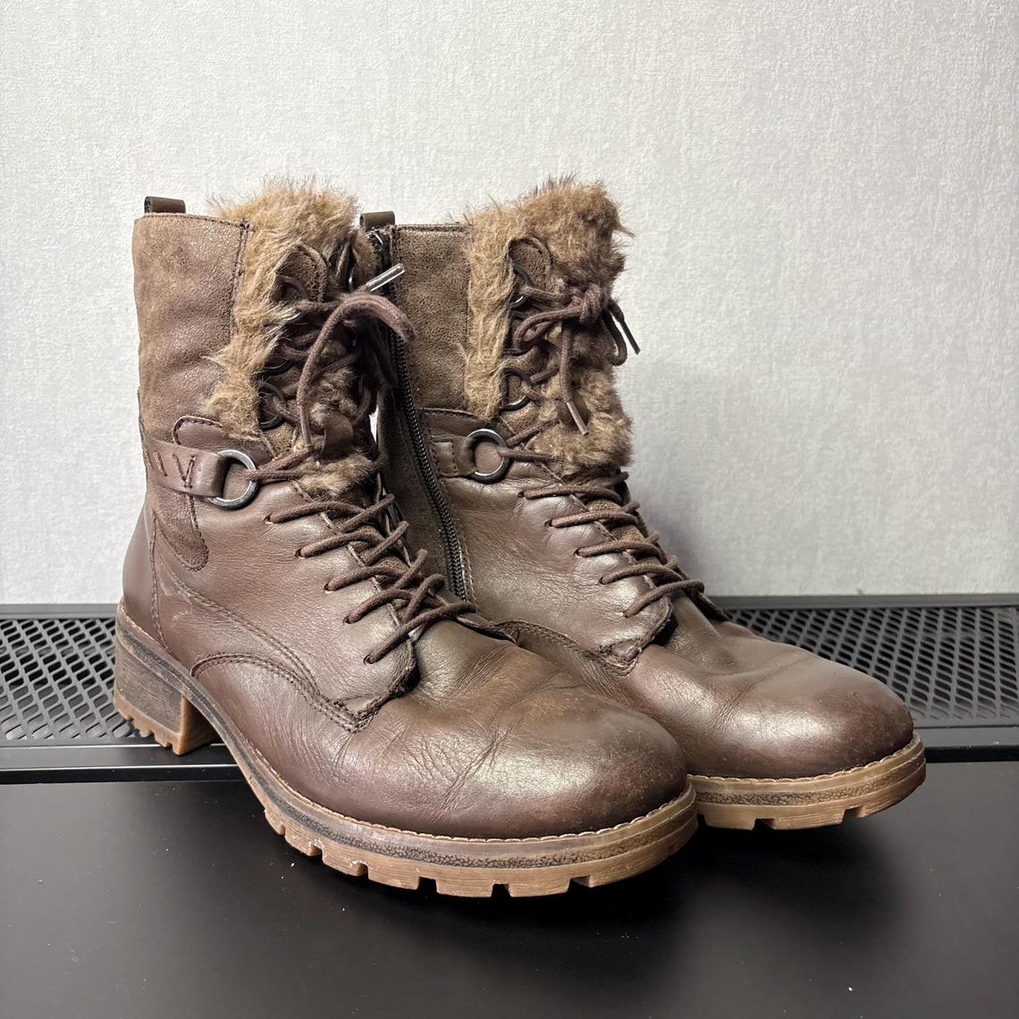 Vintage Tamaris Leather Lace Up Boots, Brown Faux Fur Lined, US 9 EU 40, foto 1 di 5
