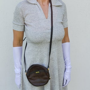 Vintage Leder Runde Umhängetasche in Dunkel Braun | Kleine Retro Reißverschluss Umhängetasche Kreis Geldbörse für Frauen | HCL | Hergestellt in West Germany