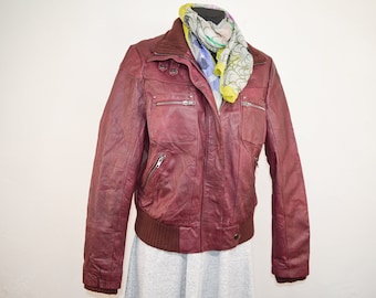 Blouson aviateur en cuir vintage (Rouge Vineux) | Rembourré zippé à manches longues pour femme | Taille UE XL / UK 18 | Ellos | Fabriqué en Suède