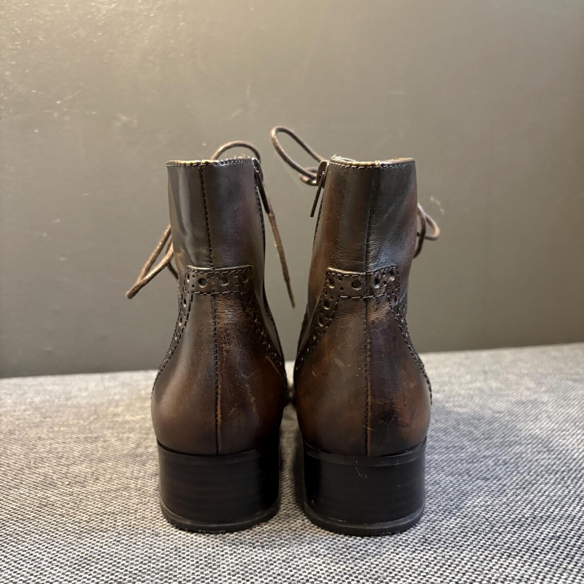 Vintage GORTZ 17 Brown Leather Oxford Brogue Ankle Boots: Dark Academia Style (38EU/7US), foto 4 di 5