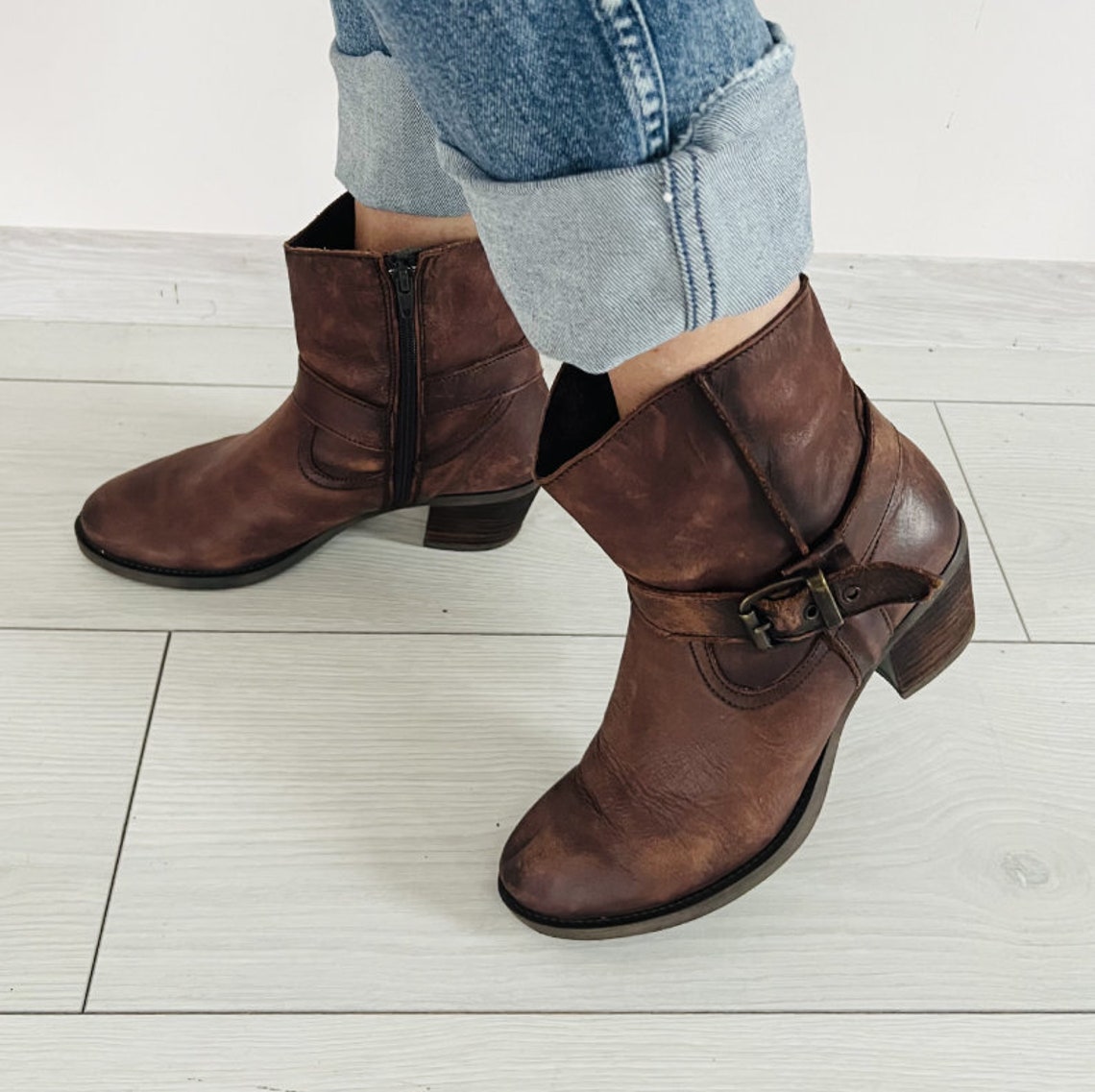 Vintage ANDIUM Brown Leather Cowboy Ankle Boots, Women's, Cuban Heel Western Booties (38EU/7US), foto 2 di 5