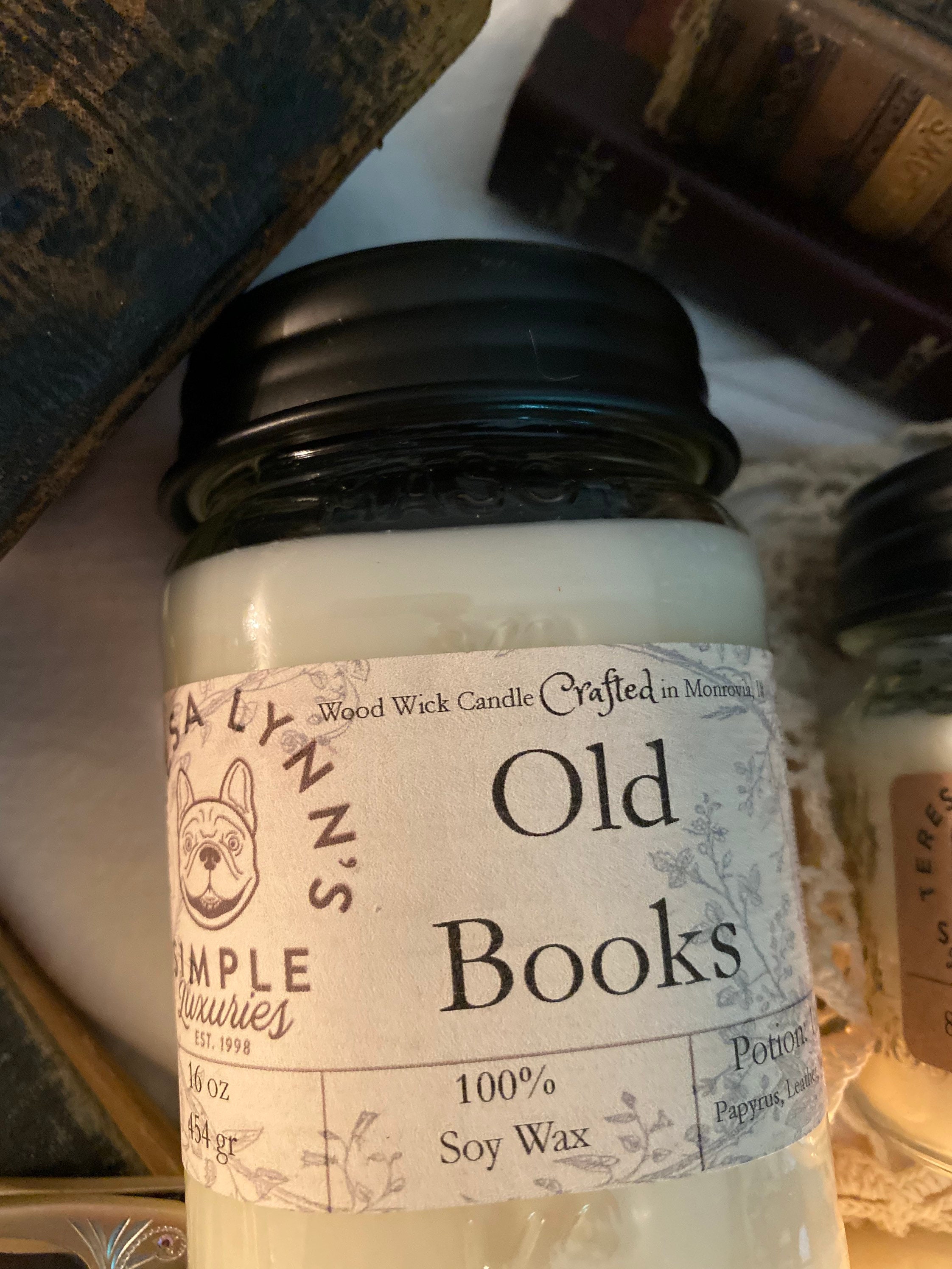 Old Books - 11oz Candle - The Candle Lab