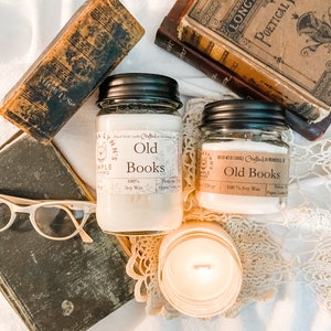 Old Books scented, Wooden Wick Soy Candle