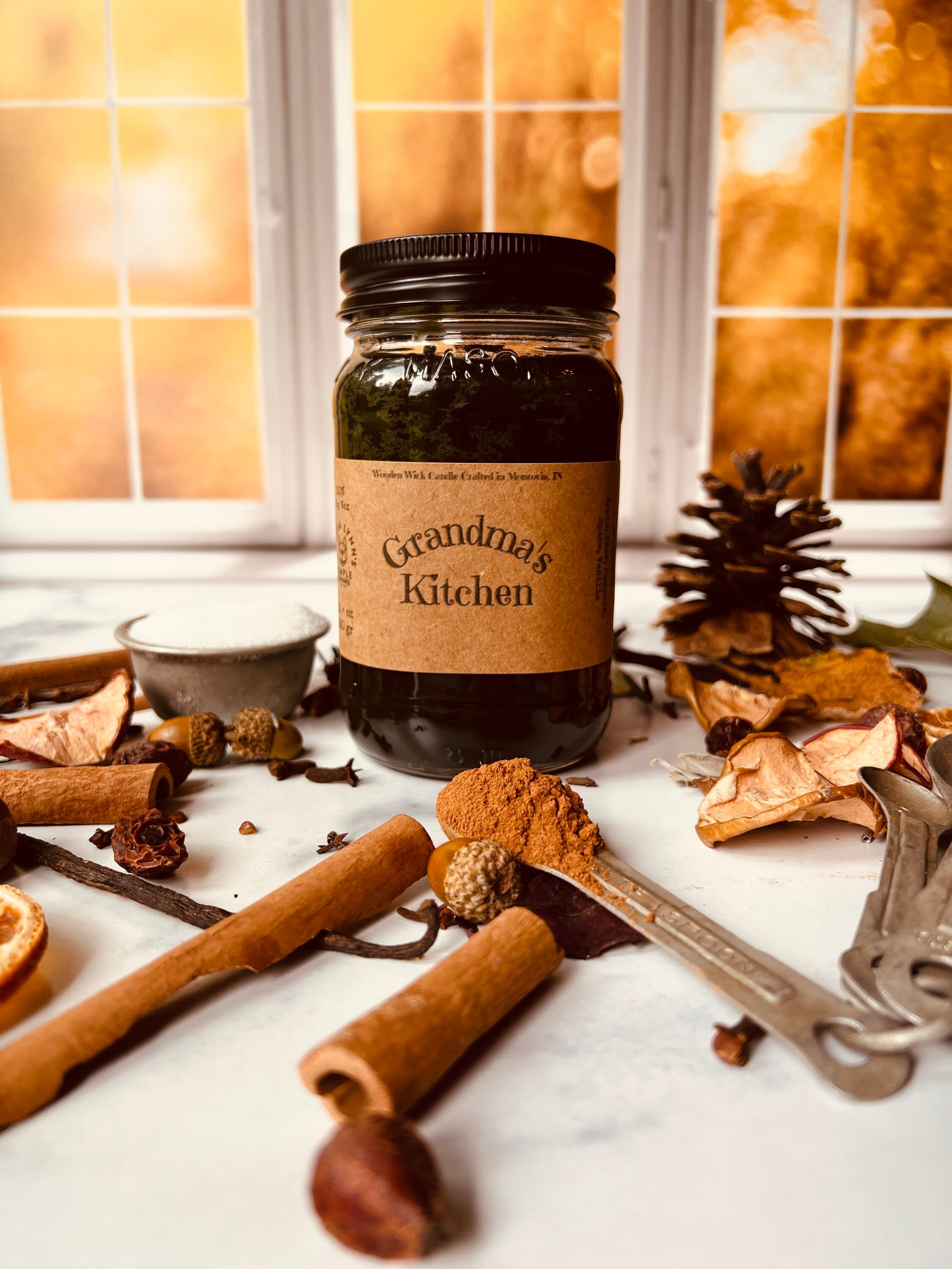 Grandma's Kitchen, Soy wax, Wooden Wick, Apple, Cinnamon, Pumpkin