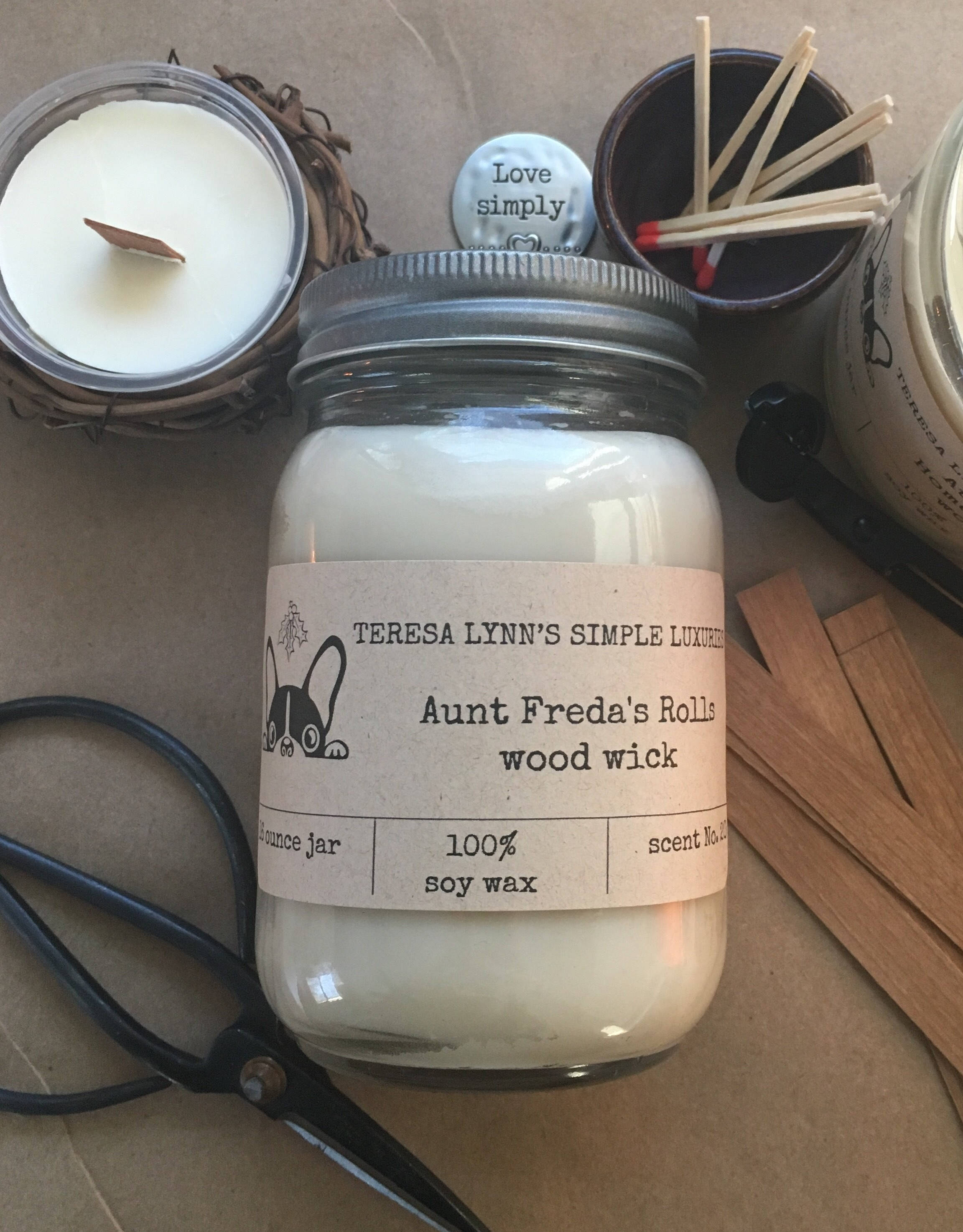 Aunt Freda's Homemade Rolls scented candle handmade candle wood