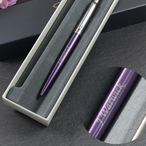 Gepersonaliseerde, gegraveerde pen - Parker Victoria Violet Jotter Pen - Geweldig verjaardags- en kerstcadeau, huwelijkscadeau, Valentijnsdag
