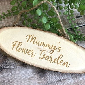 Personalised Engraved Wooden Mummy&#39;s Flower Garden Hanging Sign | Gifts for Mums | Mother&#39;s Day | Gardener Gifts | Allotment Garden Sign