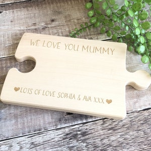 Tábua de cortar madeira maciça em formato de serra de vaivém gravada personalizada | Tábua de cortar | Presentes para mamãe | Tábua de Queijos e Charcutaria
