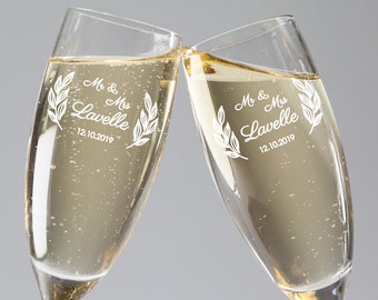 Set of 2 Champagne Flutes, Personalised Names Wedding Toasts, Wedding Champagne Flutes, Engraved Wedding Glasses, Custom Wedding Gift