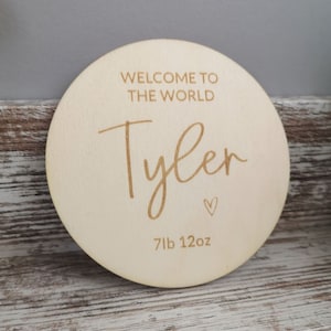 Personalised Baby Arrival Sign | Welcome To The World Name Sign l Engraved Baby Plaque | Wooden Birth Gift | Social Media Photo Prop Disc