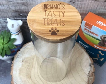 Couvercle personnalisé en bambou pour chien Gâterie Pot de stockage | Choisissez votre taille | Pot de rangement en verre | Pot de récompense pour chien avec couvercle gravé avec empreinte de patte et nom