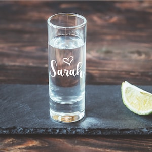 Gegraveerd shot glas, verjaardag shot glas, lange shot glazen, naam en datum shot glas, verjaardagscadeau, huwelijkscadeau gepersonaliseerde shot glas