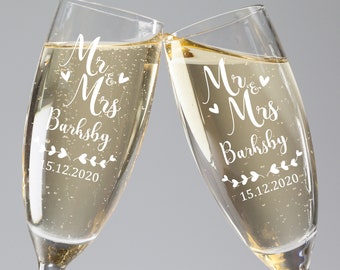 Personalised Champagne Flutes, Mr & Mrs Engraved Bride and Groom Glasses Gift Engraved Champagne Flutes, Personalised Wedding Gift, Set of 2