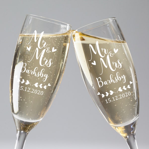 Flûtes à champagne personnalisées, cadeau de verres de mariée et de marié gravés Mr & Mrs Flûtes à champagne gravées, cadeau de mariage personnalisé, lot de 2