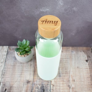 Personalised Glass Water Bottle ENGRAVED 600ml Water Bottles - Mint Green Glass Drinks Bottle, Gym Gift Coach Gift, Reusable Bottle