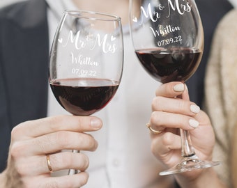 Custom Wine Glasses, Set of 2 Personalised Wine Glasses, Newlywed Bride & Groom Gift Etched Wine Glasses, Personalized Glasses Wedding Gift