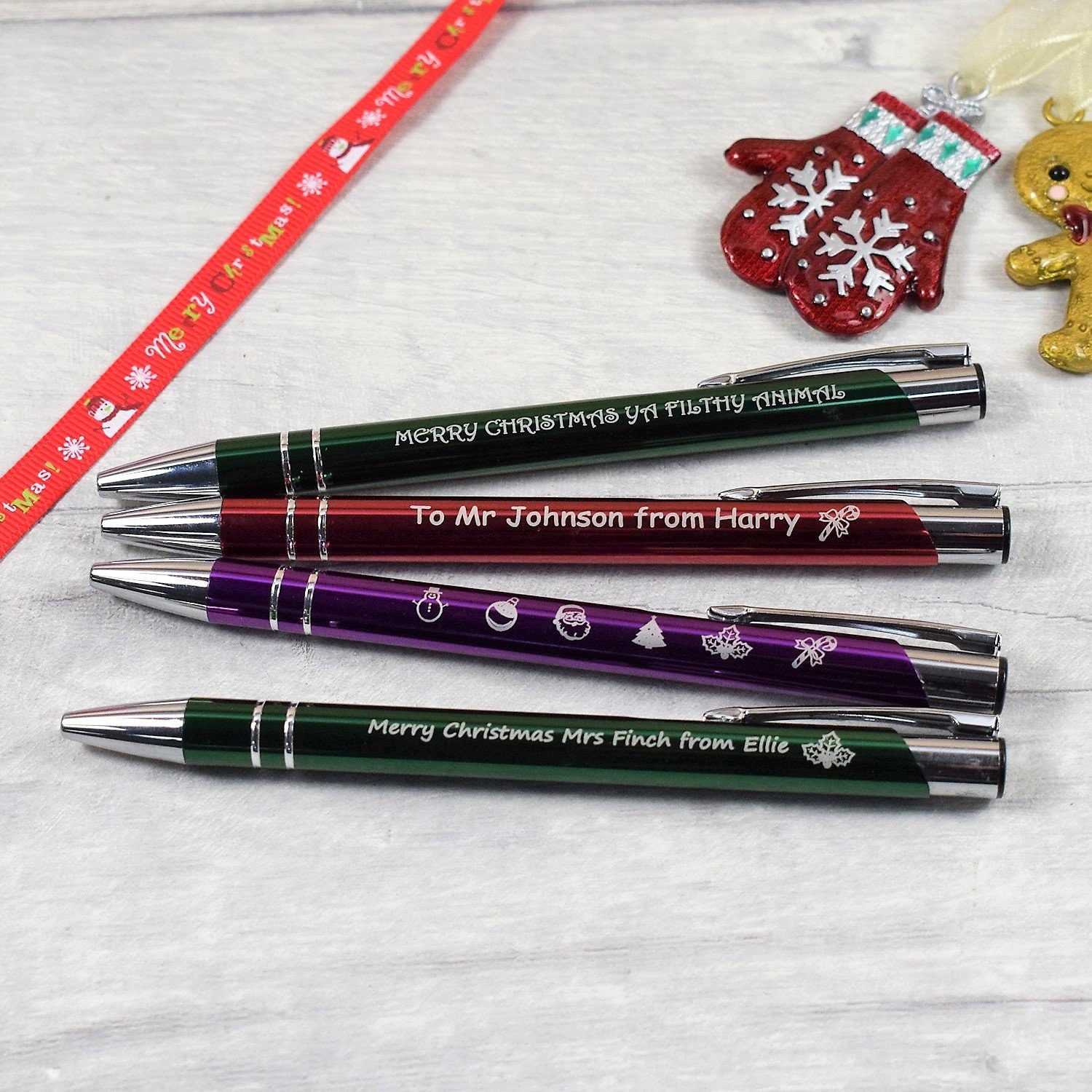Je teste un stylo graveur pour faire la décoration de vos cadeaux de N