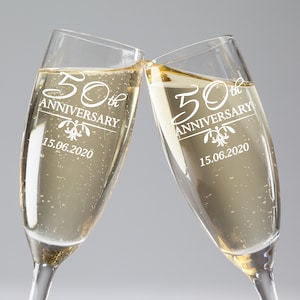 Set of 2 champagne Flutes, Personalised Anniversary Date Toasts, Wedding Champagne Flutes, Engraved Wedding Glasses, Custom Anniversary Gift