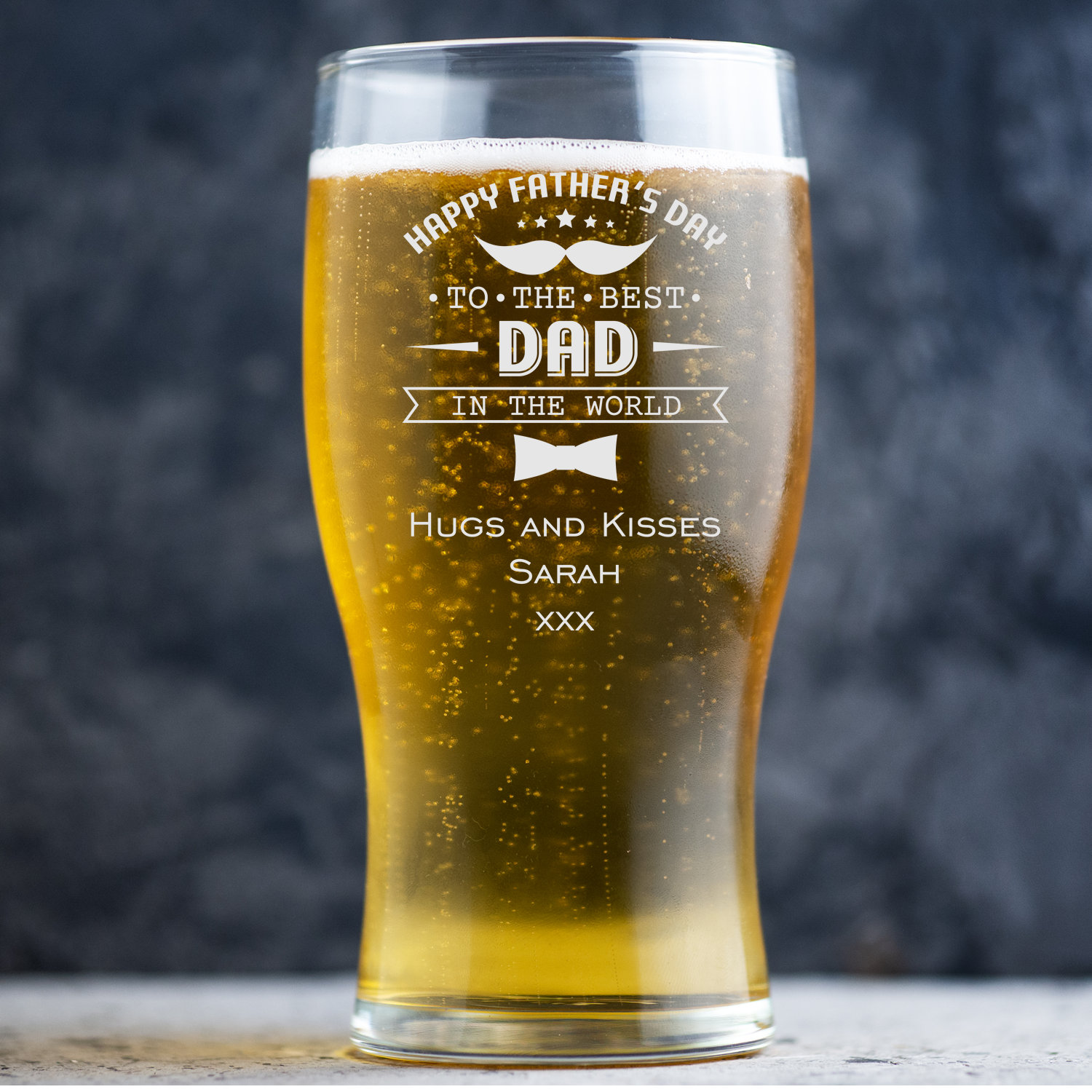 パーソナライズされたビールグラス、カスタムビールグラス、彫刻されたパイントグラス、ビールグラス、パーソナライズされたパイントグラス、父の日のギフト、お父さんへのギフト  - Etsy 日本
