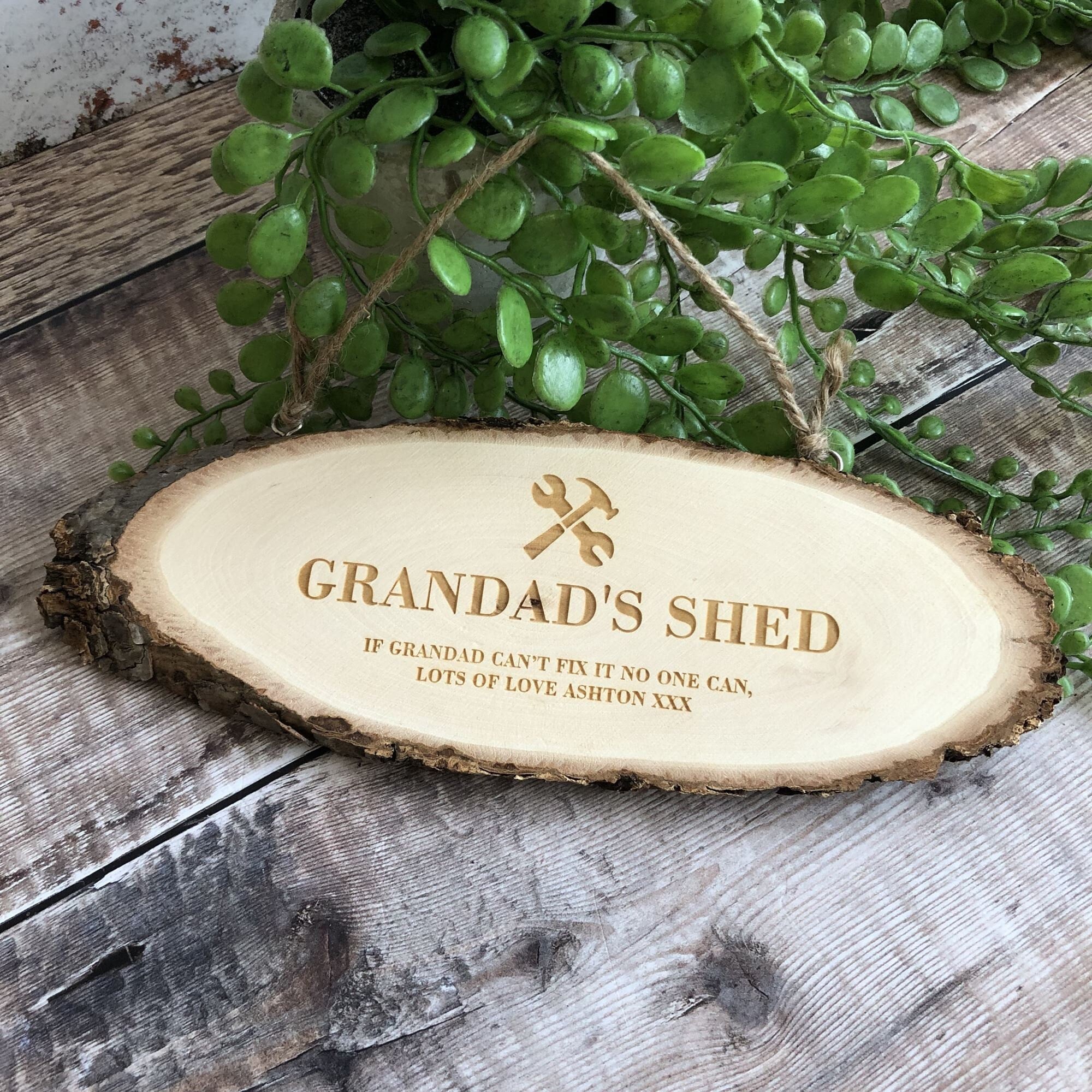 suspendue pour abri de jardin en bois gravée personnalisée | Cadeau remise grand-père | Cadeaux jardinier | Panneau d'attribution | Enseigne d'atelier de remise à outils