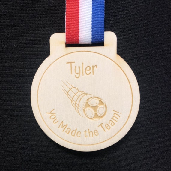 Médaille en bois de football gravée personnalisée Médaille de