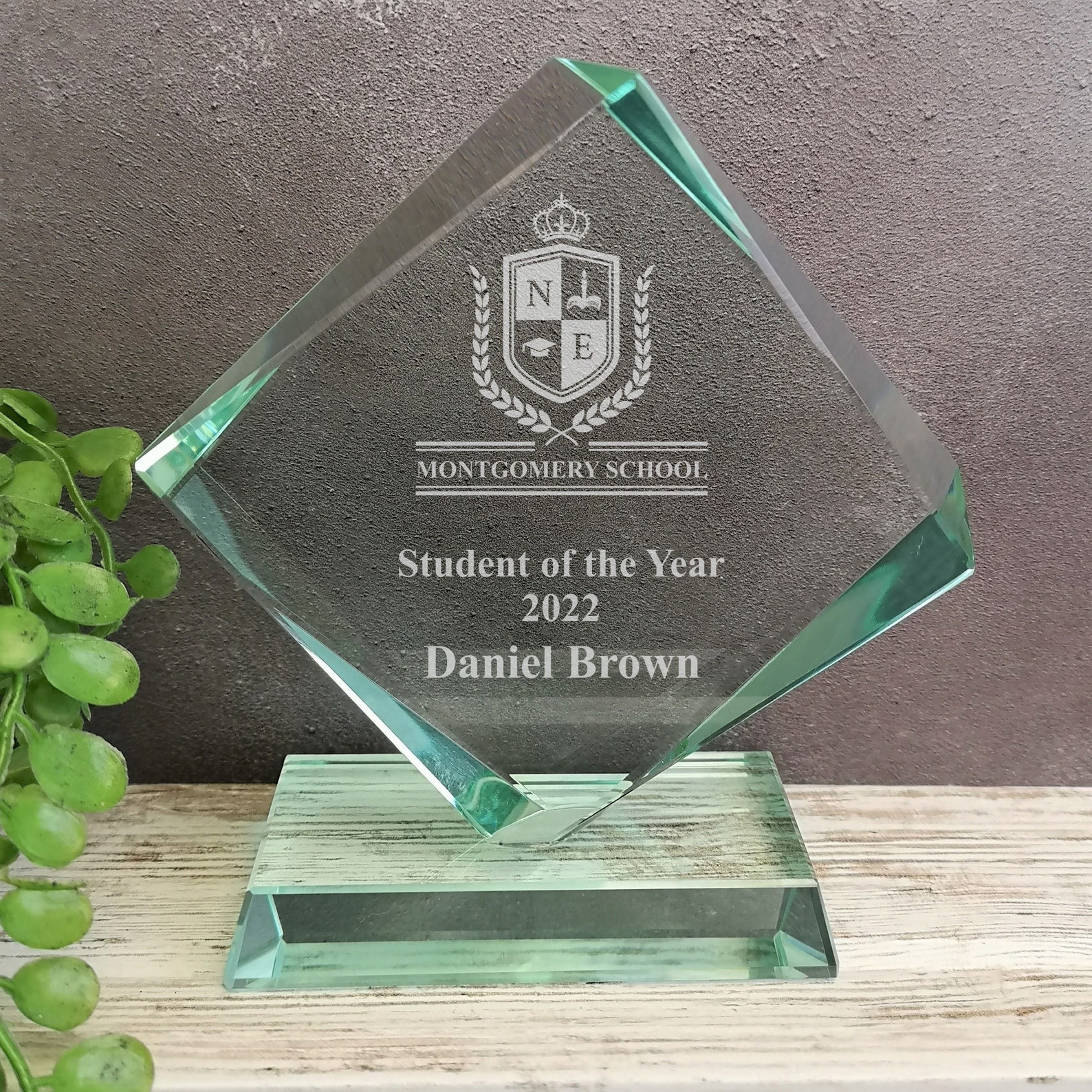 Personalised Engraved Glass Award Accord Crystal Corporate Trophy 