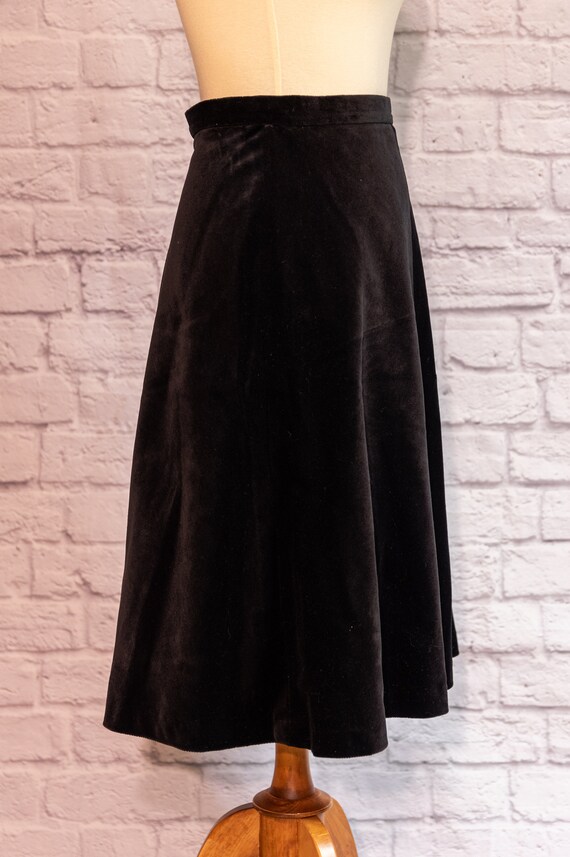 Vintage 1980s Velvet A-Line Midi Mini Skirt - image 3