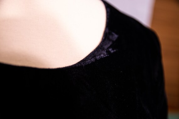 Vintage 1980s Black Velvet Wiggle Mid Dress - image 7