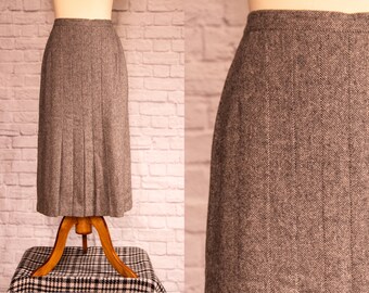 Vintage 1960s 1970s Deadstock Grey and Black Houndstooth Pleated Midi Skirt