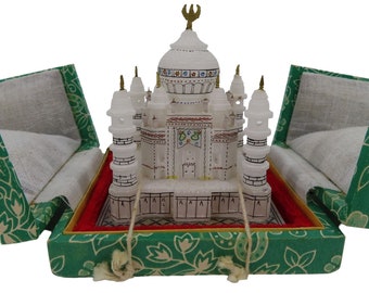 Vintage Taj Mahal Soapstone Statue Souvenir Building Miniature Green Padded Box
