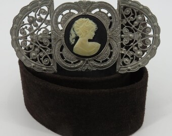 Ben Amun Women Small Brown Suede Leather Silver Metal Cameo Belt Isaac Manevitz