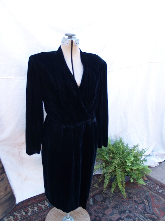 Luxurious Black Velvet Liz Claiborne Wrap Dress Si