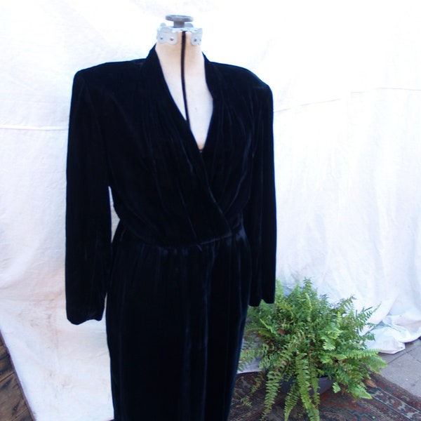 Luxurious Black Velvet Liz Claiborne Wrap Dress Size 14.